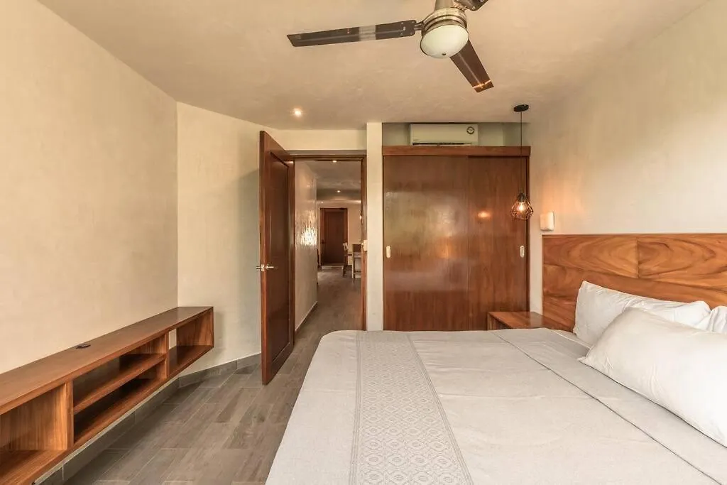 2Br, 2 Pools, Gym, 15Min From Beach Tulum 0*,  Messico