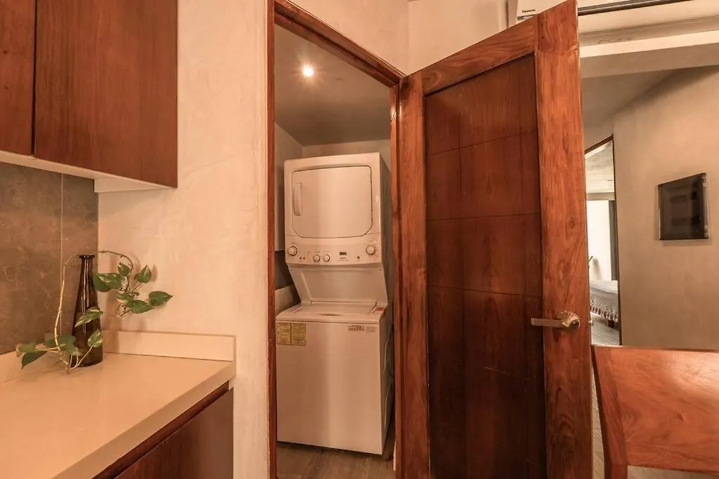 2Br, 2 Pools, Gym, 15Min From Beach Tulum 0*,  Messico